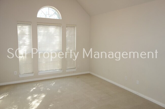 Building Photo - 6317 Day Spring Dr