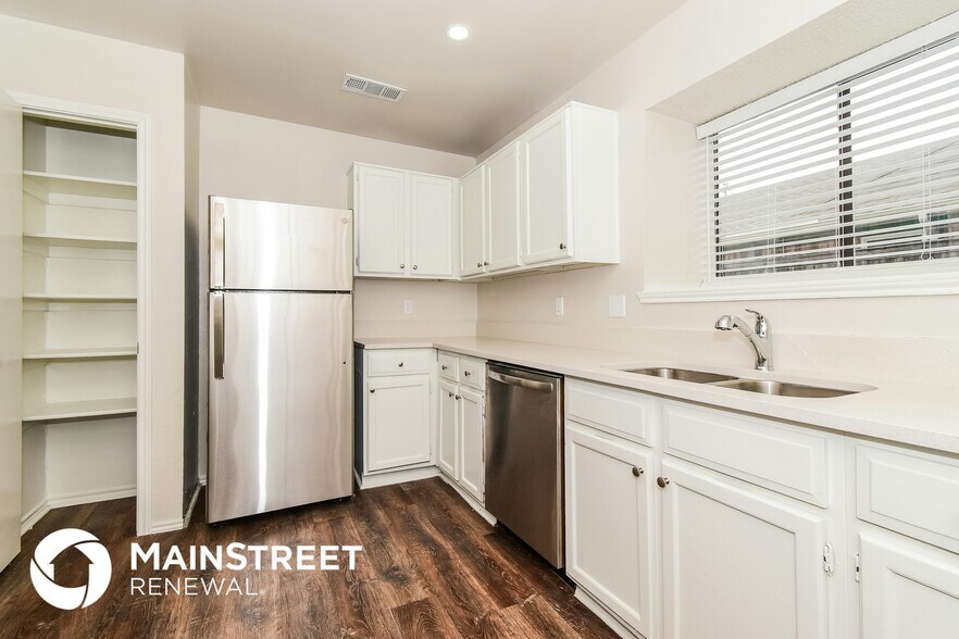 Building Photo - 3613 Dorchester Dr