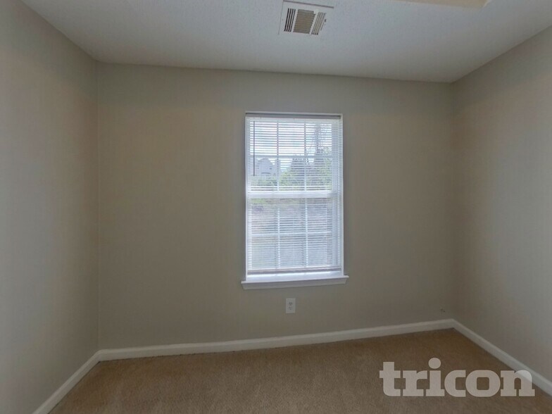 Building Photo - 464 Berkshire Pl