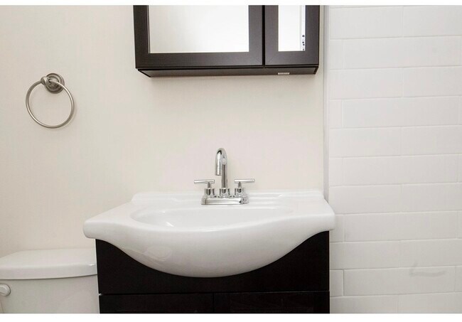 Building Photo - 1132 Maple Ave