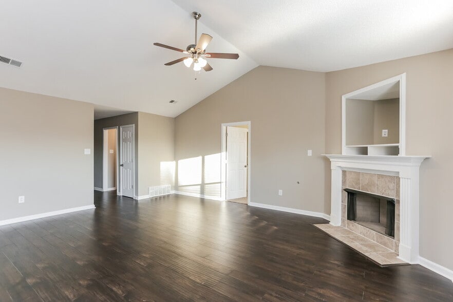 Building Photo - 4241 Meadow Creek Dr