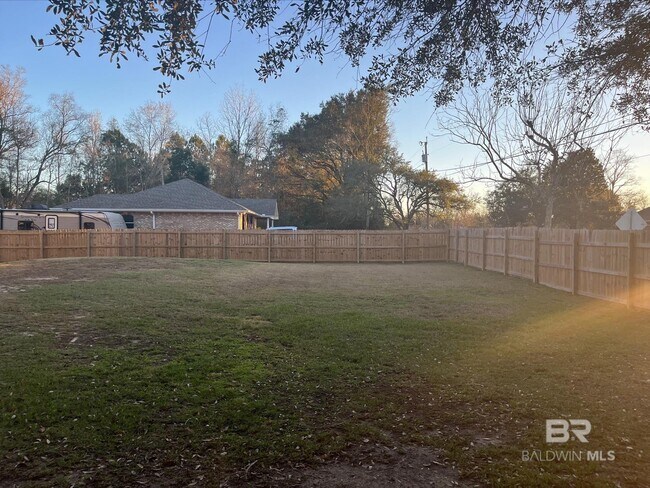 Building Photo - 10510 Gayfer Rd Ext