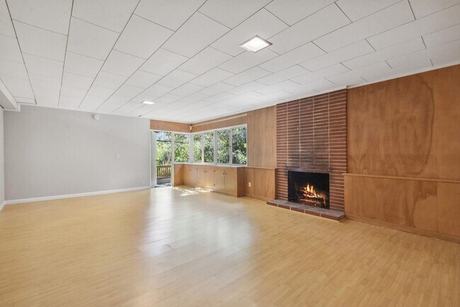 Building Photo - 5960 McAndrew Dr