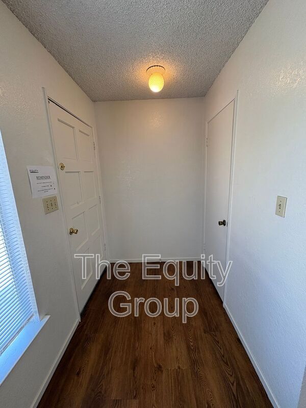 Building Photo - 2037 S Tracy Ct