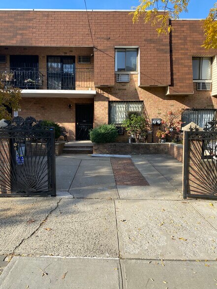 Building Photo - 743 Thieriot Ave