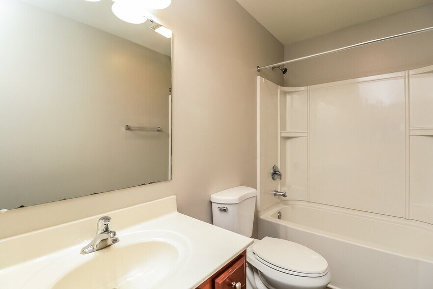 Building Photo - 14416 Lake Crossing Dr