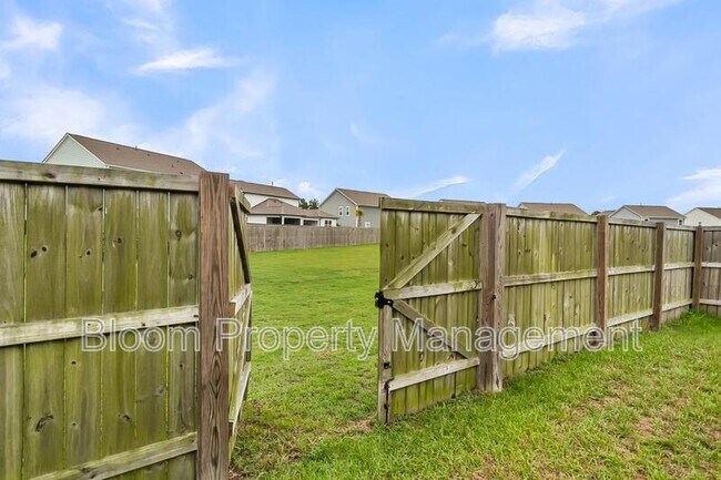 Building Photo - 227 Shortmarsh St