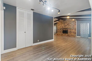 Building Photo - 800 Brooks Ave