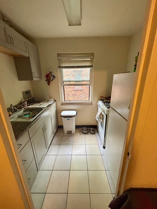 Building Photo - Spacious 2 bedroom in Shadyside
