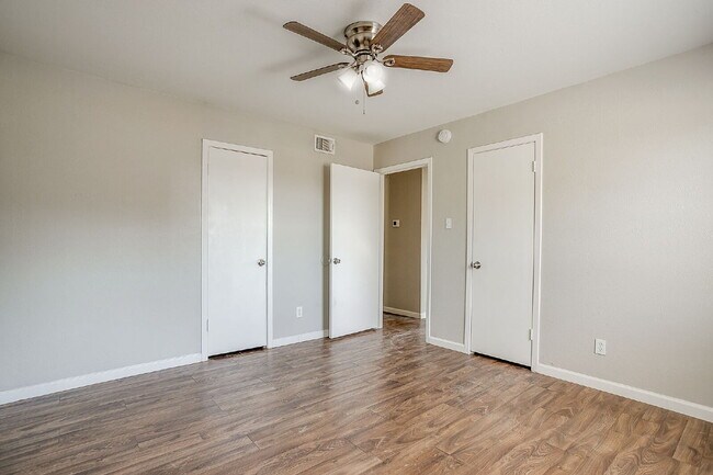 Building Photo - Charming 2-Bedroom Duplex- Recently Updated!