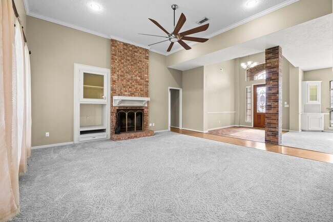 Building Photo - 590 Edgewood Dr