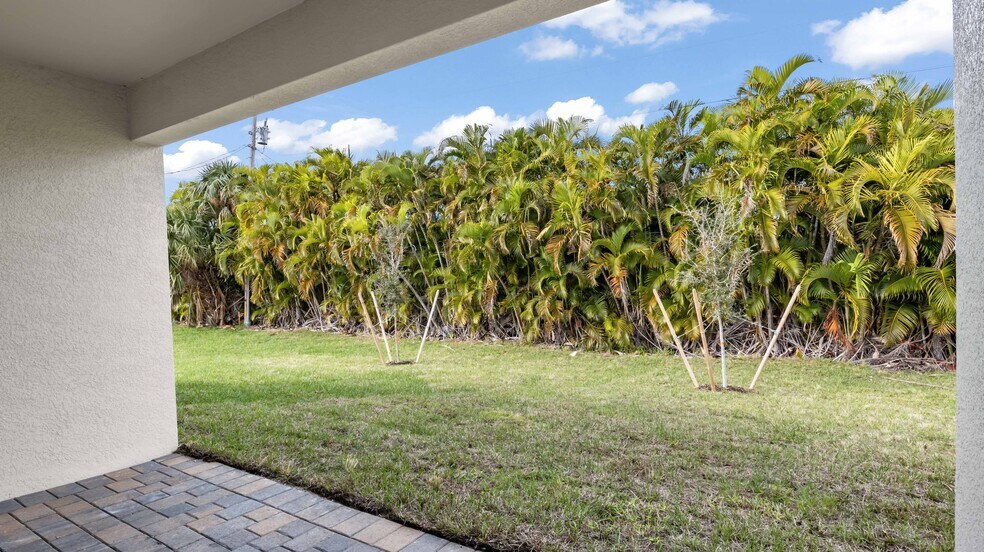 Building Photo - 1903 Cape Coral Pky W