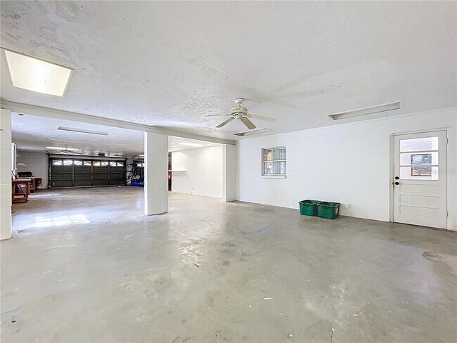 Building Photo - 1601 Riverhills Dr