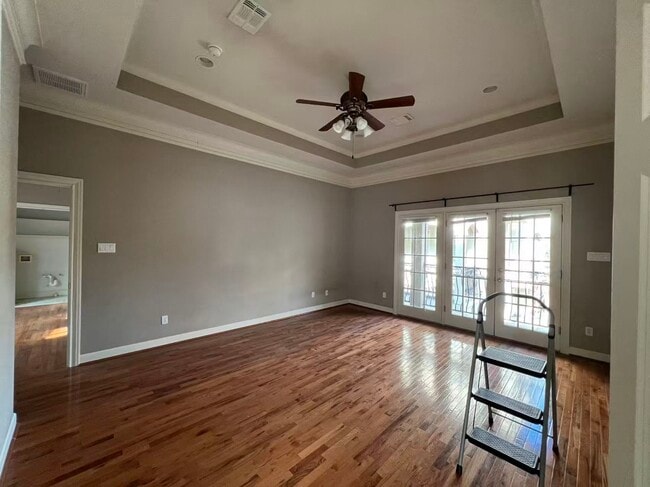 Building Photo - 5511 Val Verde St