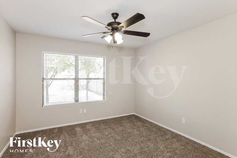 Building Photo - 30467 N Gunderson Dr