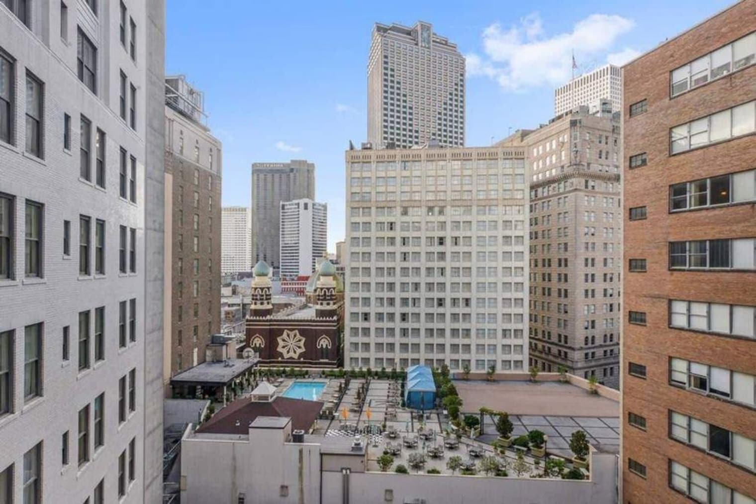 Building Photo - 925 Common St