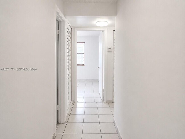 Building Photo - 6605 W 26th Dr