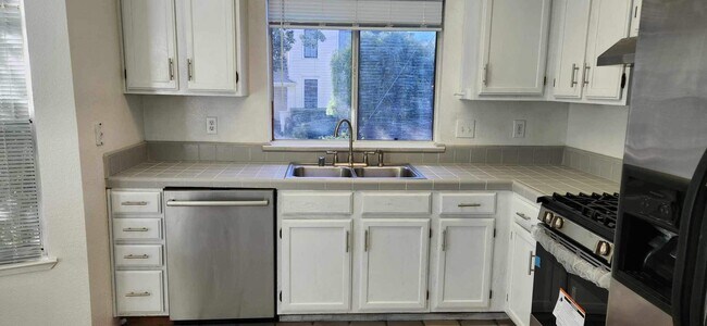 Kitchen - 422 Even St