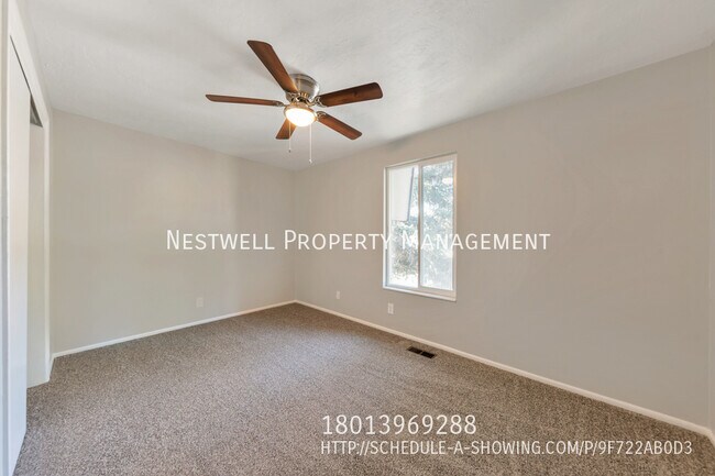 Building Photo - Updated Holladay MAIN floor duplex