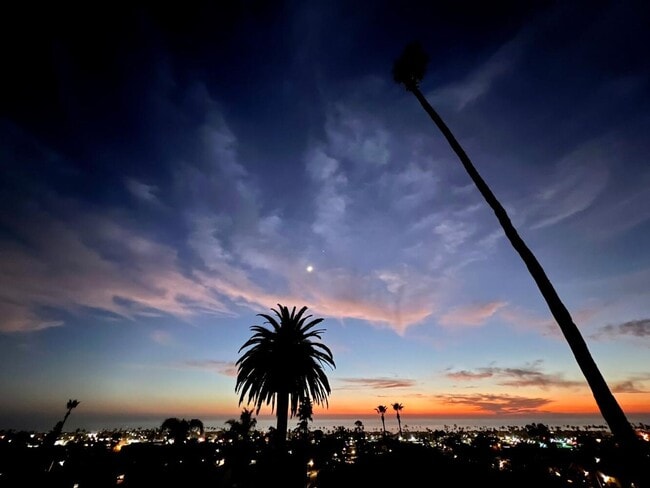 Building Photo - Prestigious Ocean View Retreat – Fully Rem...