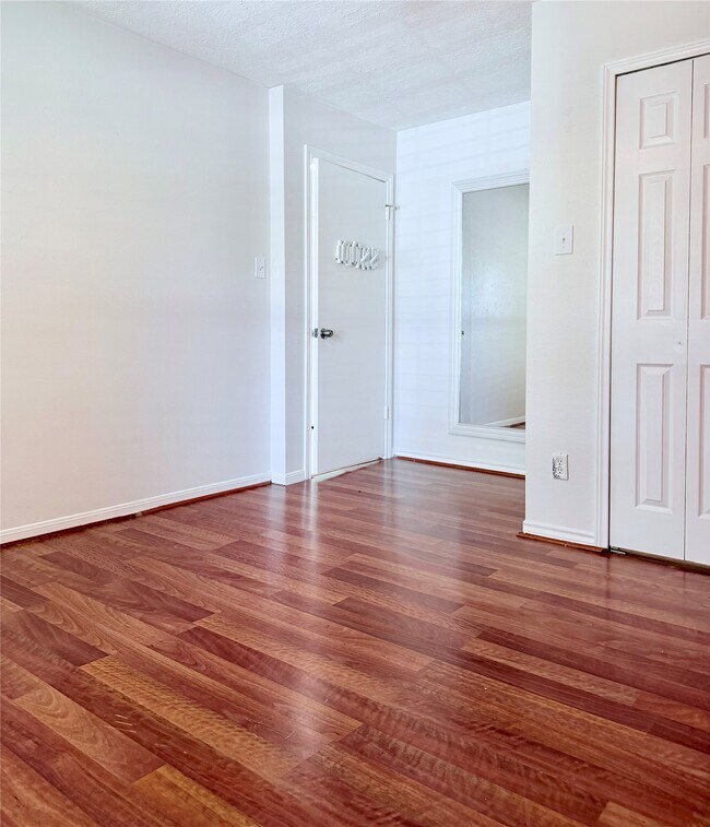 Building Photo - 6610 La Puente Dr