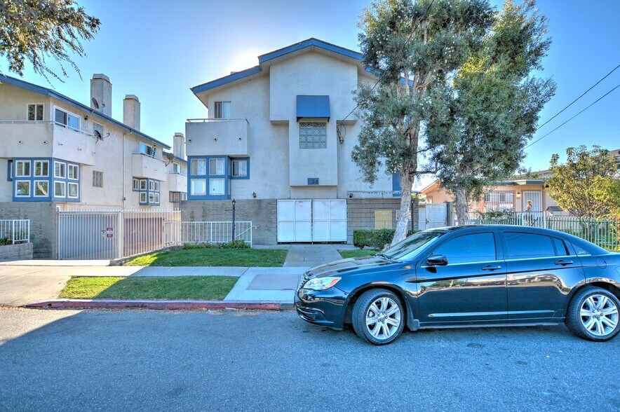Building Photo - 534 Venice Way