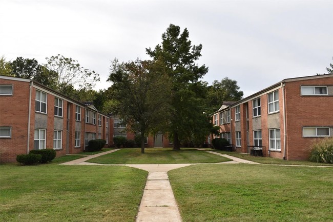Primary Photo - 1808 Chambers Road - 1808C