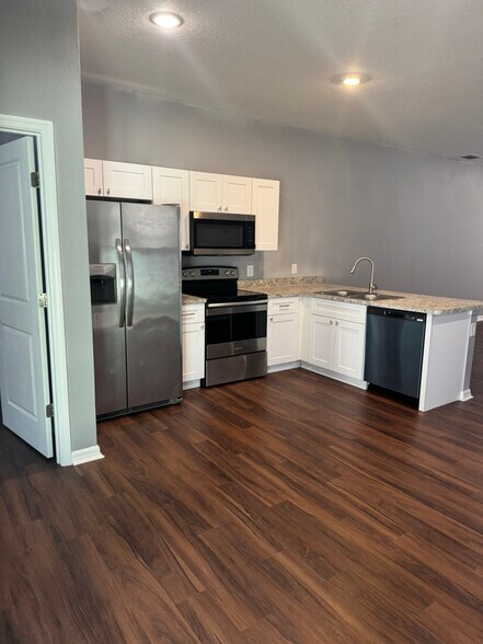 Building Photo - 1999 Marshall St