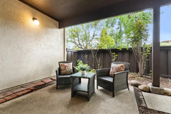 Building Photo - Bathroom completely remodeled and Duel pan...