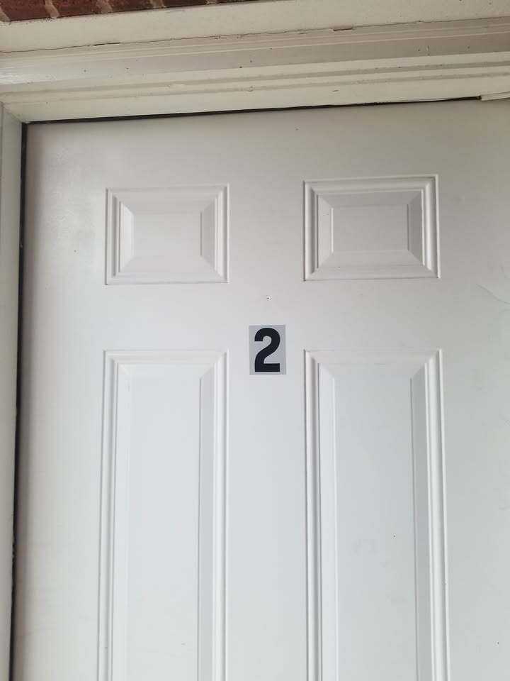 Building Photo - 1409 W Kiwi Ave