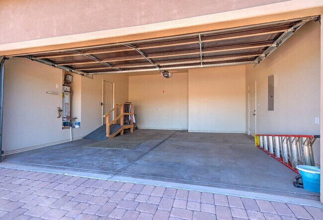 Building Photo - Spacious 3 Bedroom Corner Lot Home Near So...