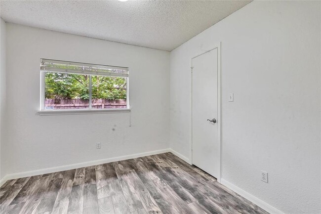 Building Photo - 908 Dogwood Trail