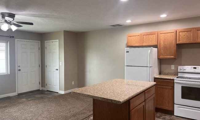 Building Photo - 1419 2nd St