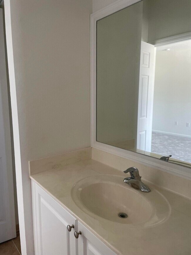 Building Photo - 5135 SE Mariner Garden Cir