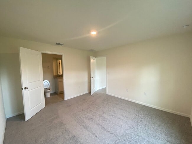 Building Photo - Not Ready for Showings until BEGINNING OF FEBRUARY... Desirable Lake Diamond Subdivision 4/2/2 **...