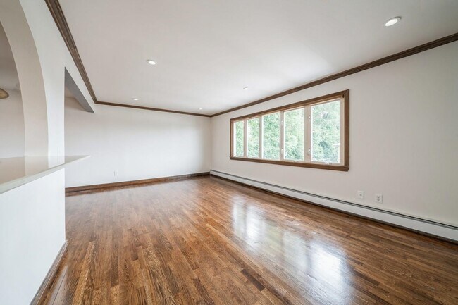 Building Photo - 1400 45th St