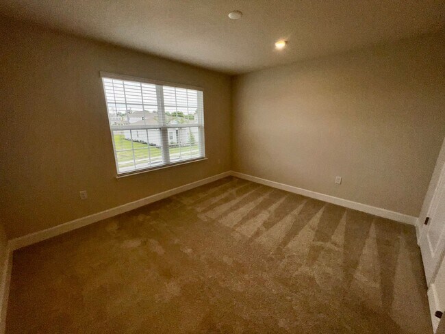 Building Photo - Stunning 5 bedroom 3 bath Winter Haven Home near Lego Land!