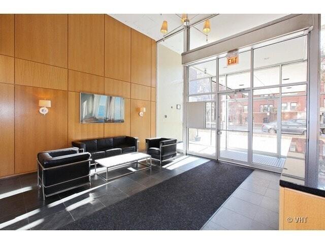 Building Photo - 3033 N Sheridan Rd