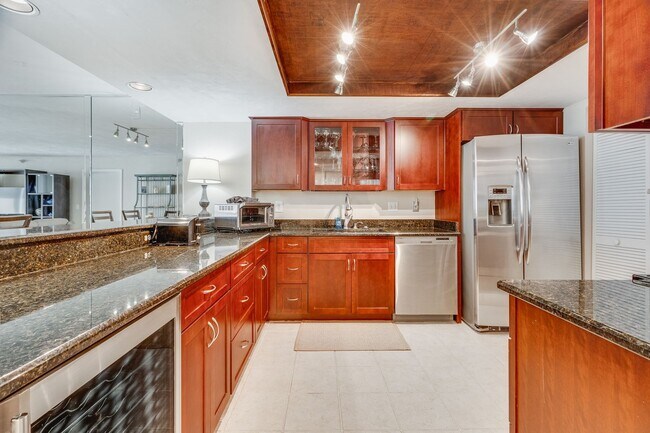 Building Photo - Direct Oceanfront Furnished Condo with Bre...