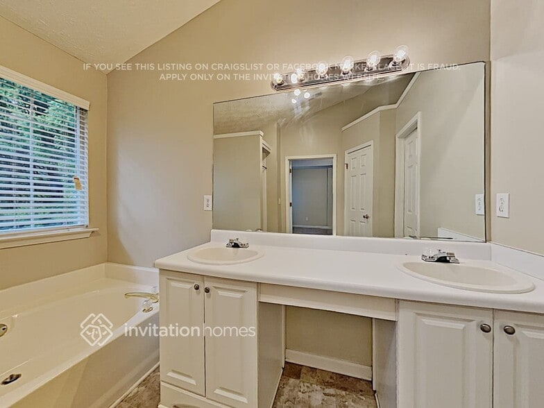 Building Photo - 3262 Ashgrove Ln SW