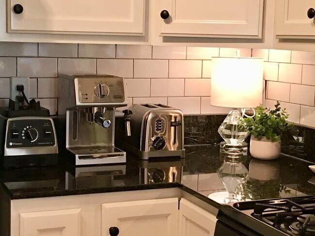 Building Photo - 1445 Monroe Dr NE