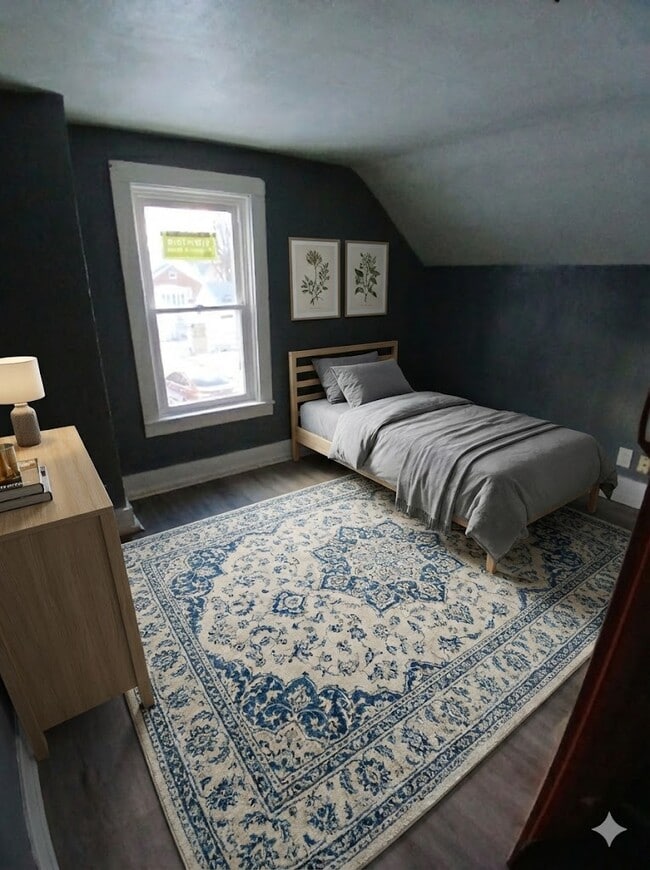 Building Photo - 1924 Latham St