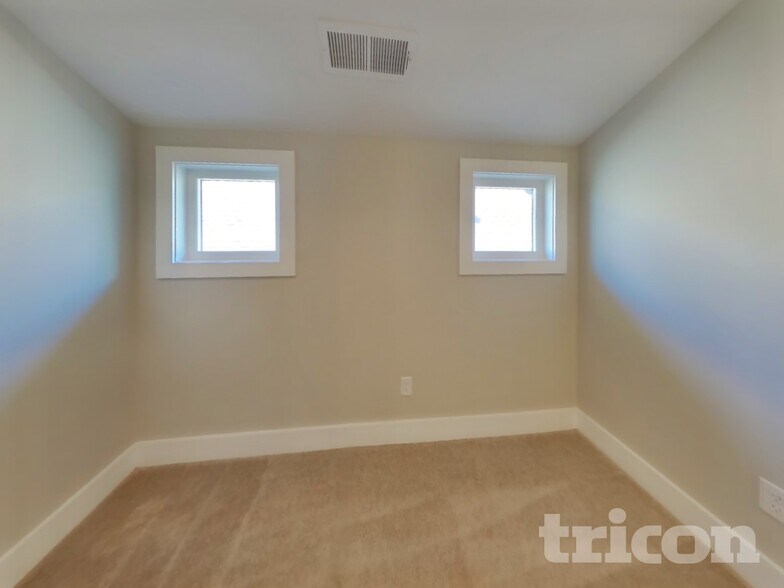 Building Photo - 1248 Hillwood Private Cove