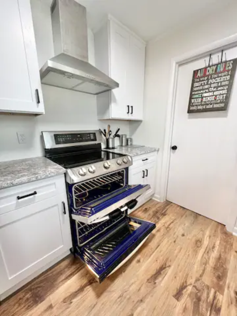 Kitchen-Purple Double Oven - 6310 Shirley Dr