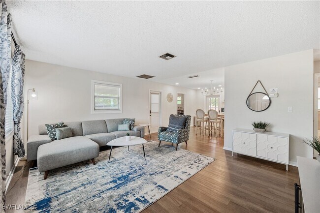 Building Photo - 27610 Roslin Dr