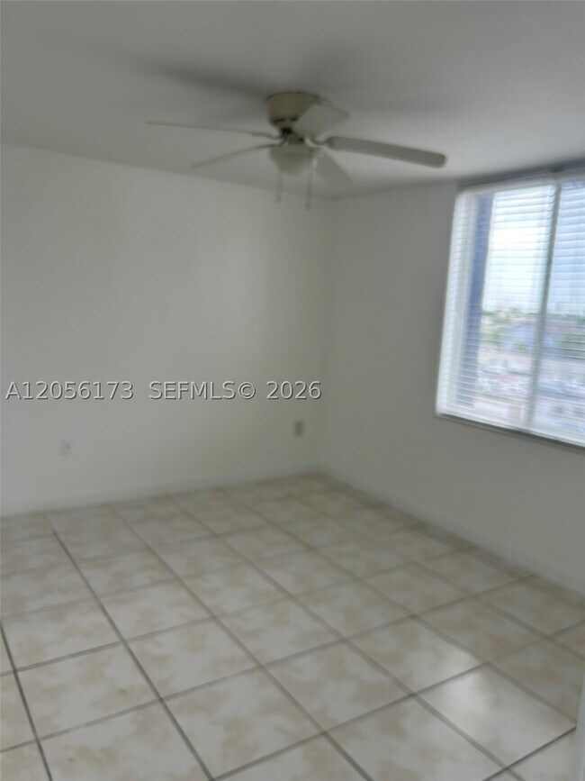 Building Photo - 10000 NW 80th Ct