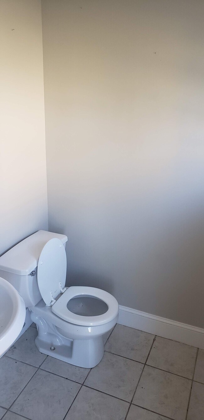 Building Photo - Unit 2