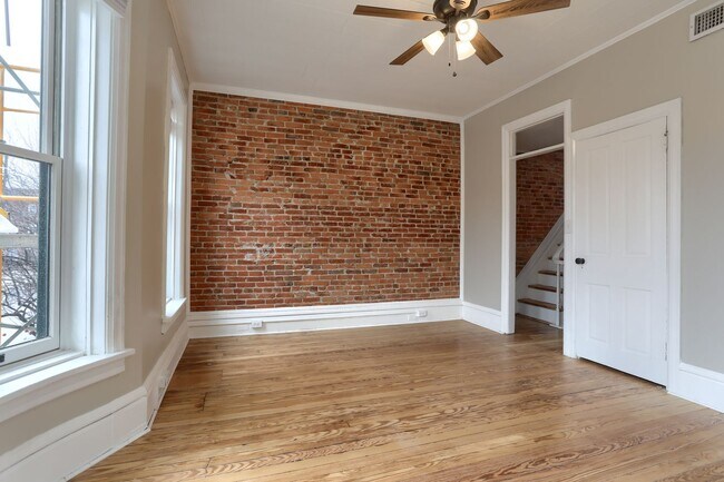 Building Photo - 206 Reily St