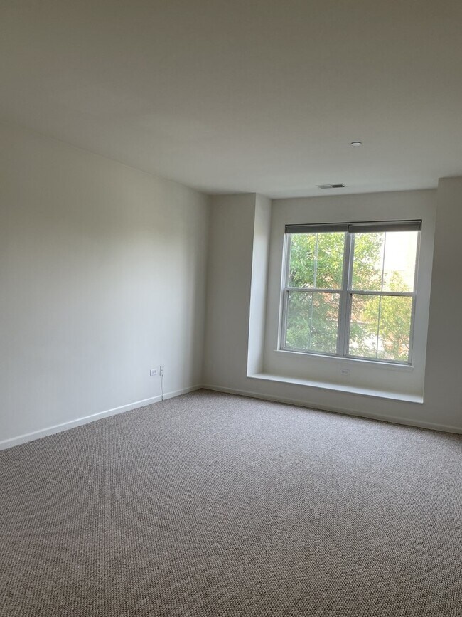 Building Photo - 1914 Farnsworth Ln