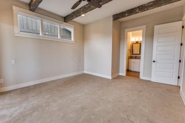 Building Photo - 2217 Seabiscuit Cv
